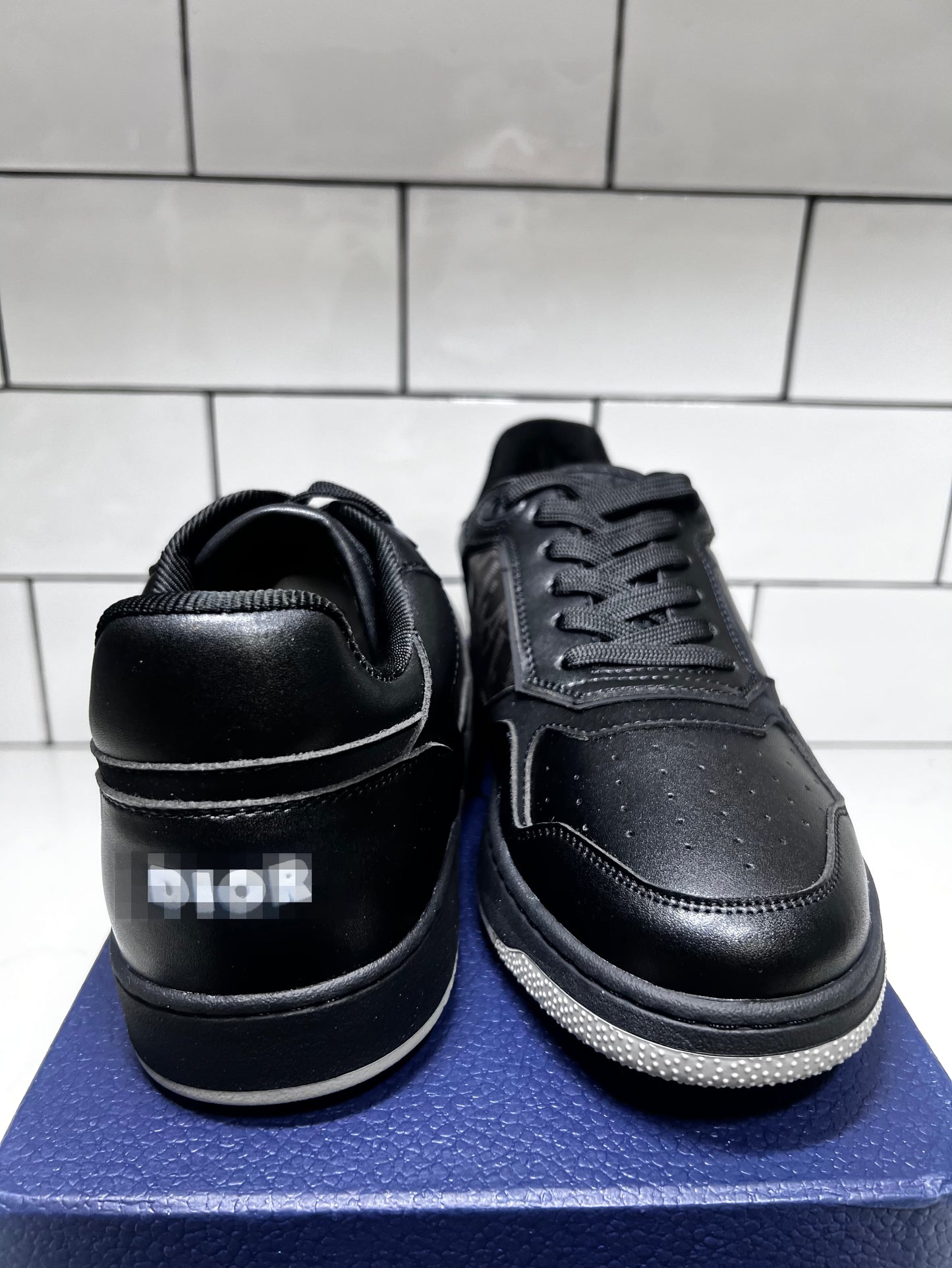 Black adore