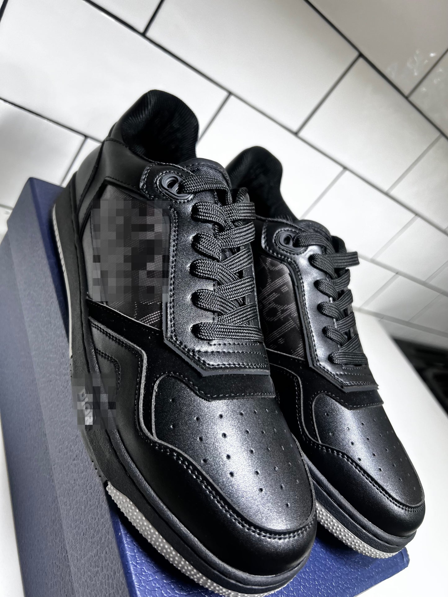 Black adore
